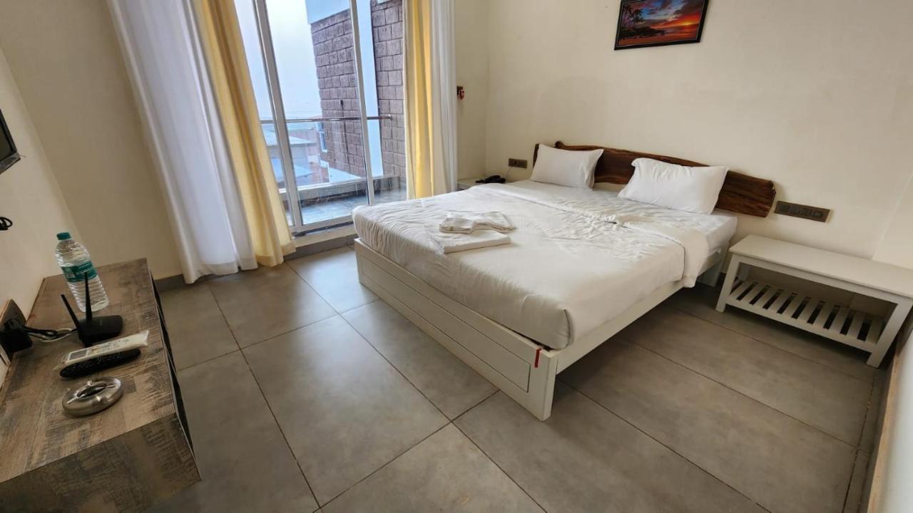 Coastal Bay Beach Resort Harnai Extérieur photo