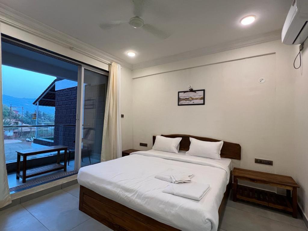 Coastal Bay Beach Resort Harnai Extérieur photo