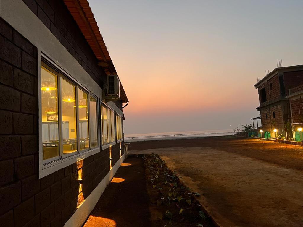 Coastal Bay Beach Resort Harnai Extérieur photo