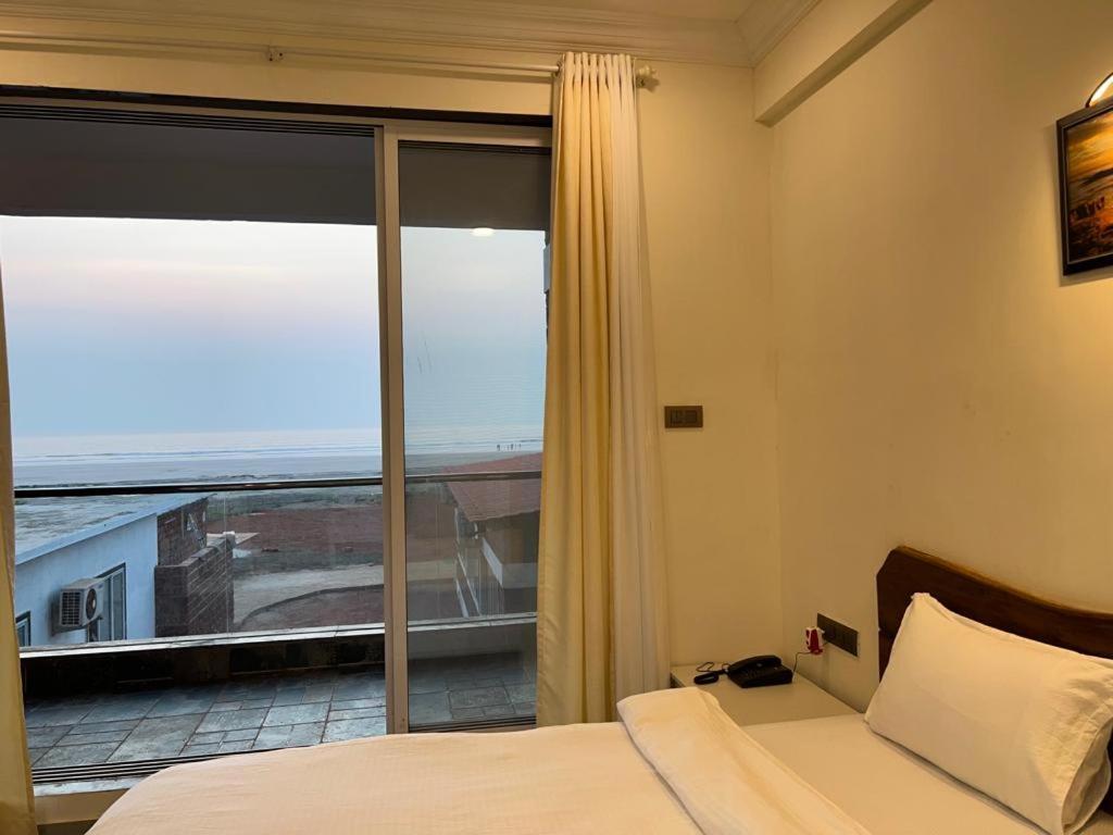 Coastal Bay Beach Resort Harnai Extérieur photo